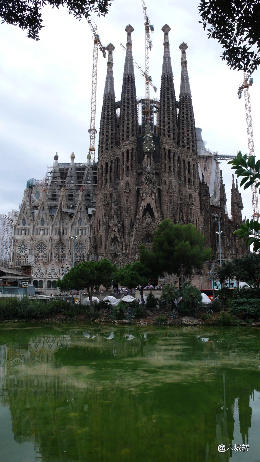 Sagrada Familia Front